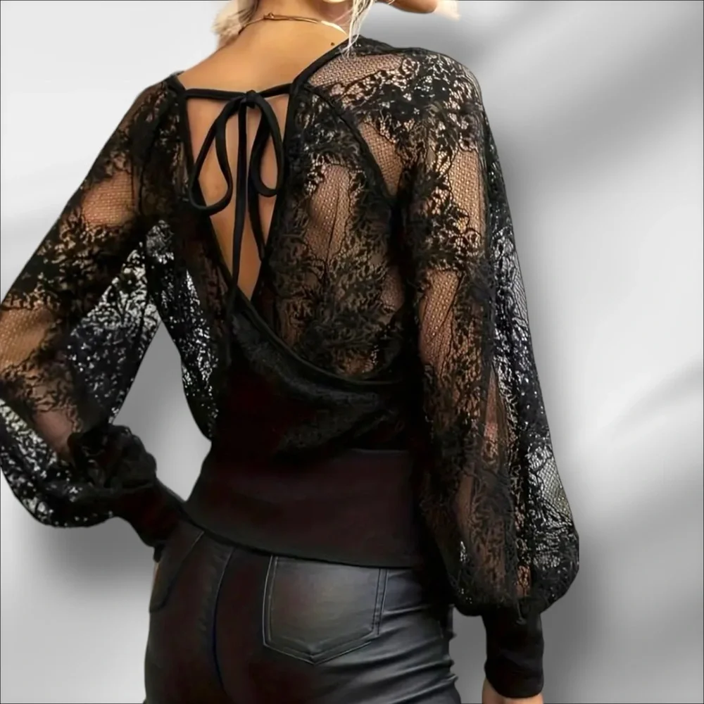 NWOT Floral Mesh Lantern Sleeve Black Top. Size (M/6)